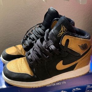 Air Jordan 1 High Melo Nike Retro Gold Black
